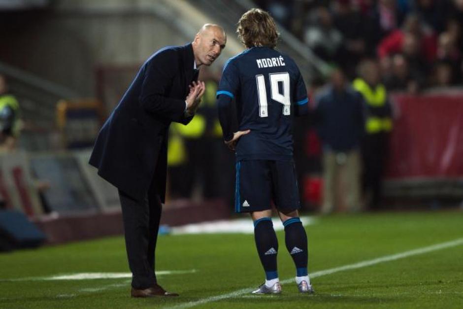 Modric escuch&oacute; con atenci&oacute;n a Zidane y termin&oacute; siendo el hombre del partido para el Real Madrid. (Foto: EFE)