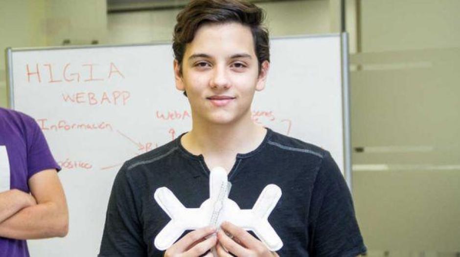 Juli&aacute;n dise&ntilde;&oacute; este sensor para detectar el c&aacute;ncer de mama luego de que a su madre se le diagnosticara dos veces. (Foto: Higia Technologies)