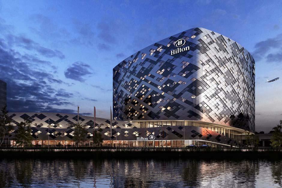 Fachada del Hotel Hilton de Amsterdam. (Foto: passengerterminaltoday.com)