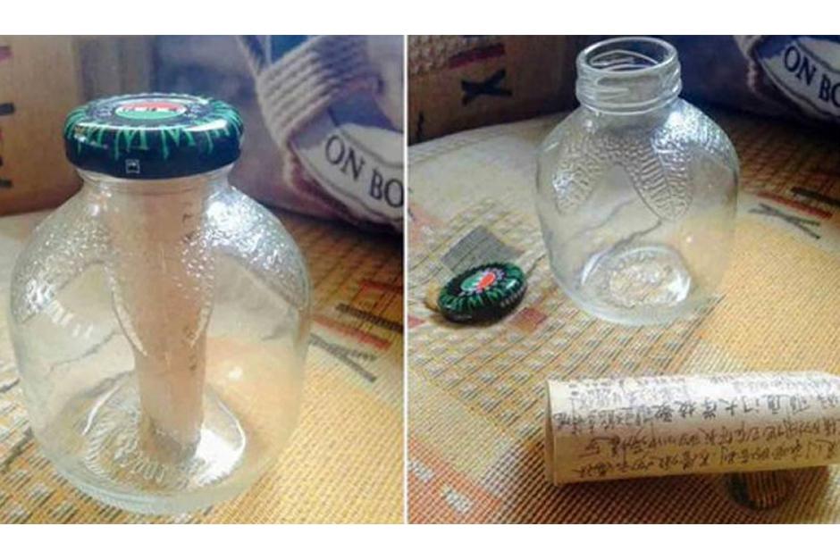 Adentro de esta botella de vidrio viaj&oacute; la historia de amor desde China hasta el Reino Unido. (Foto: RT)