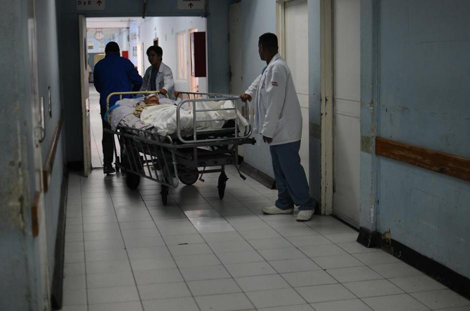 No todos los pacientes pueden conseguir una cama. (Foto: Alejandro Bal&aacute;n/Soy502)