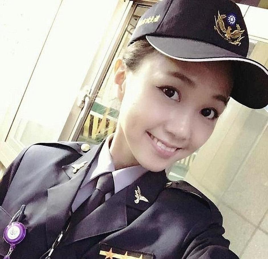 La agente policial ha levantado revuelo en las redes sociales asi&aacute;ticas por su belleza. (Foto: ABC)