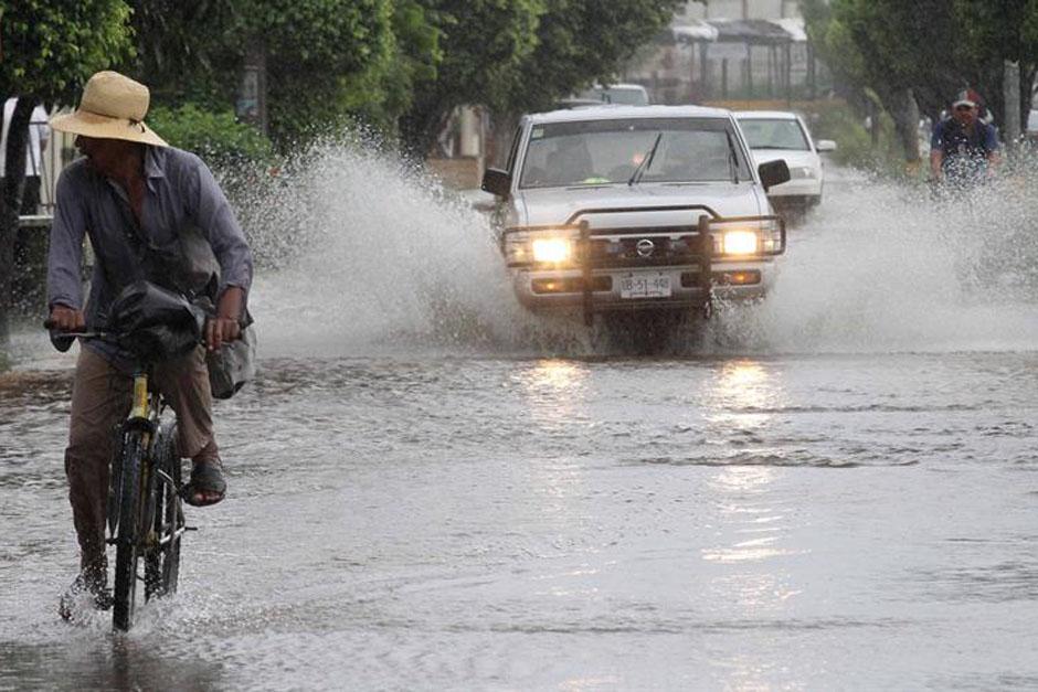 Autoridades mexicanas confirmaron la evacuaci&oacute;n de 2 mil personas por la llegada del Hurac&aacute;n Norbert (Foto: EFE)