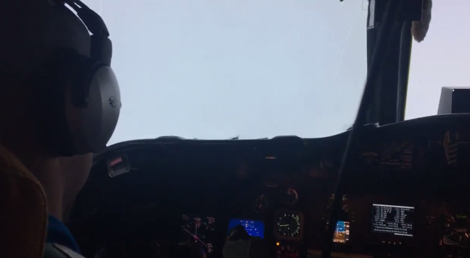 Esta la vista que tienen los pilotos del avi&oacute;n cazahuracanes. (Imagen: Captura de pantalla)