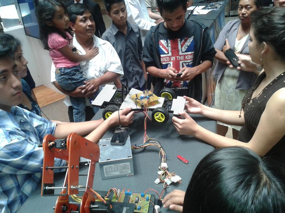 En agosto se llevar&aacute; a cabo la Feria de la IEEE en Galer&iacute;as Miraflores. Ah&iacute; podr&aacute;s conocer a los chapines que fabrican electr&oacute;nicos. (Foto: Campus TEC).