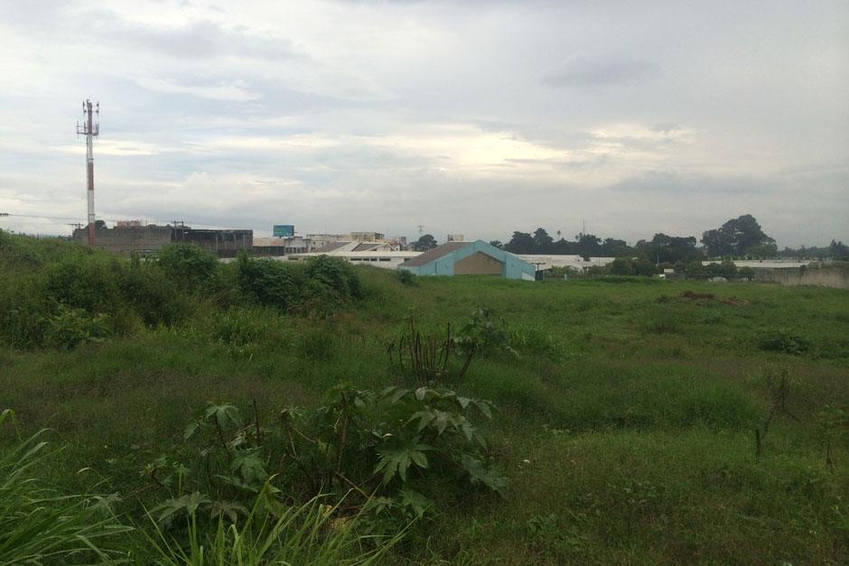 Un terreno de más de 125 mil metros cuadrados ubicado en la zona 11 será el lugar donde el IGSS construya cinco hospitales. Actualmente se realizan los estudios de topografía. (Foto: Luis Barrios/Soy502)