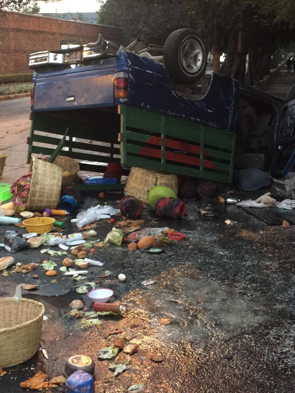 As&iacute; qued&oacute; uno de los autos que colision&oacute; en la calle Mariscal y Avenida Reforma zona 10, una menor de 15 a&ntilde;os falleci&oacute;. (Foto: Cortes&iacute;a)