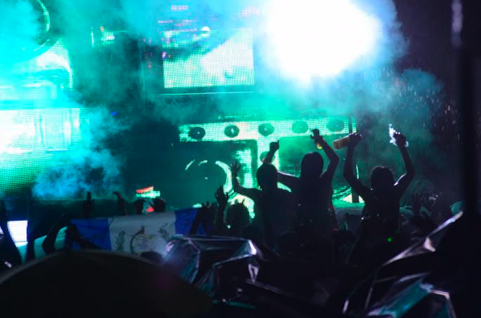 Miles de asistentes llegaron a disfrutar de la actividad, que reuni&oacute; a m&aacute;s de 20 DJ&acute;s de renombre. (Foto: Jes&uacute;s Alfonso/ Soy502)