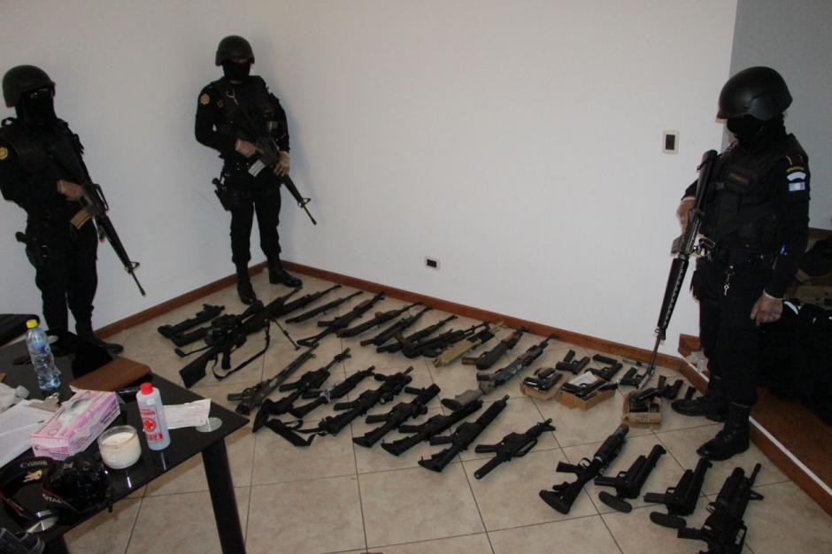 Las armas encontradas son de grueso calibre. (Foto: PNC)