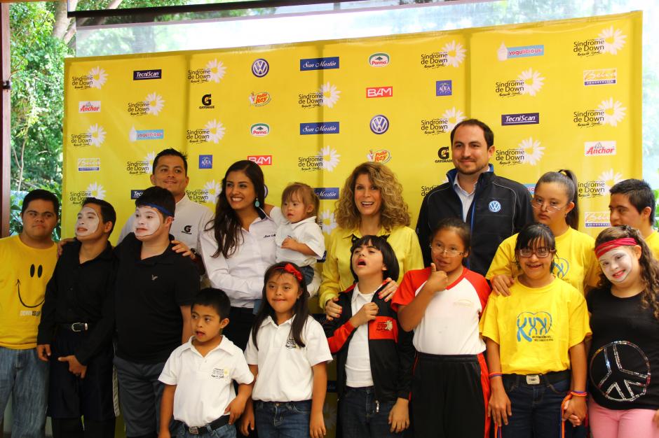 Organizadores y ni&ntilde;os con S&iacute;ndrome de Down invitan a las personas que deseen acompa&ntilde;arlos en la quinta Carrera de la Margarita que se realizar&aacute; el 11 de octubre. (Foto: Fredy Hern&aacute;ndez/Soy502)