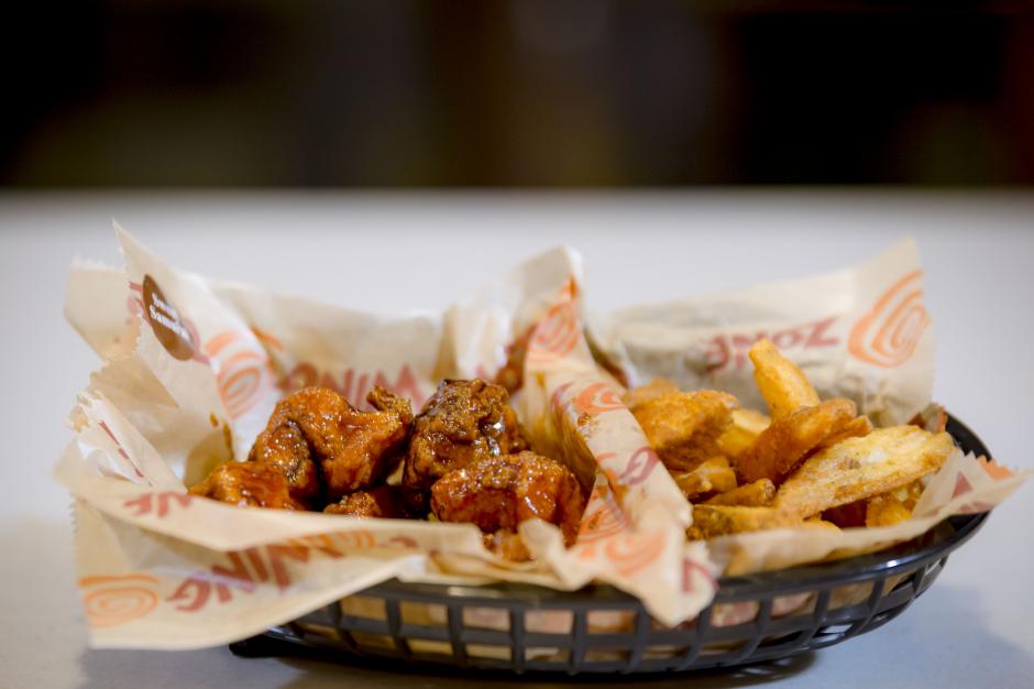 El platillo de alitas boneless Teriyaki es una de las catorce opciones. (Foto: George Rojas / Soy 502)