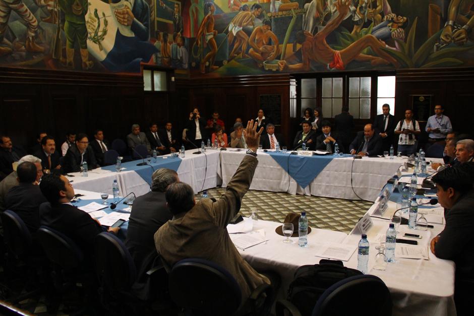 Una confusa votación en la sesión de jefes de bloque de este miércoles dejó inquietudes sobre si en realidad el Congreso conocerá o no el retiro de la inmunidad al presidente Otto Pérez. (Foto: Alexis Batres/Soy502)