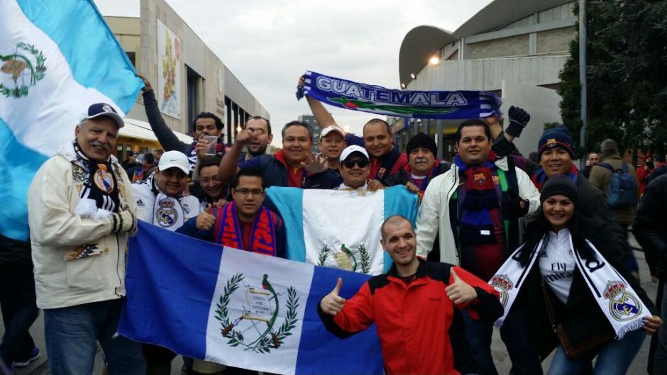 Los guatemaltecos han invadido Barcelona para disfrutar del juego entre el Barcelona y el Real Madrid. (Foto: Lester Alburez)