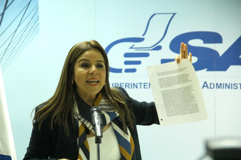 La Intendente de Aduanas Claudia Méndez declaró que no renunciará al cargo y se desligó de la estructura criminal La Línea de la cual sus dos ex jefes Omar Franco y Carlos Muñoz son integrantes según la Cicig. (Foto: Alexis Batres/Soy502)&nbsp;