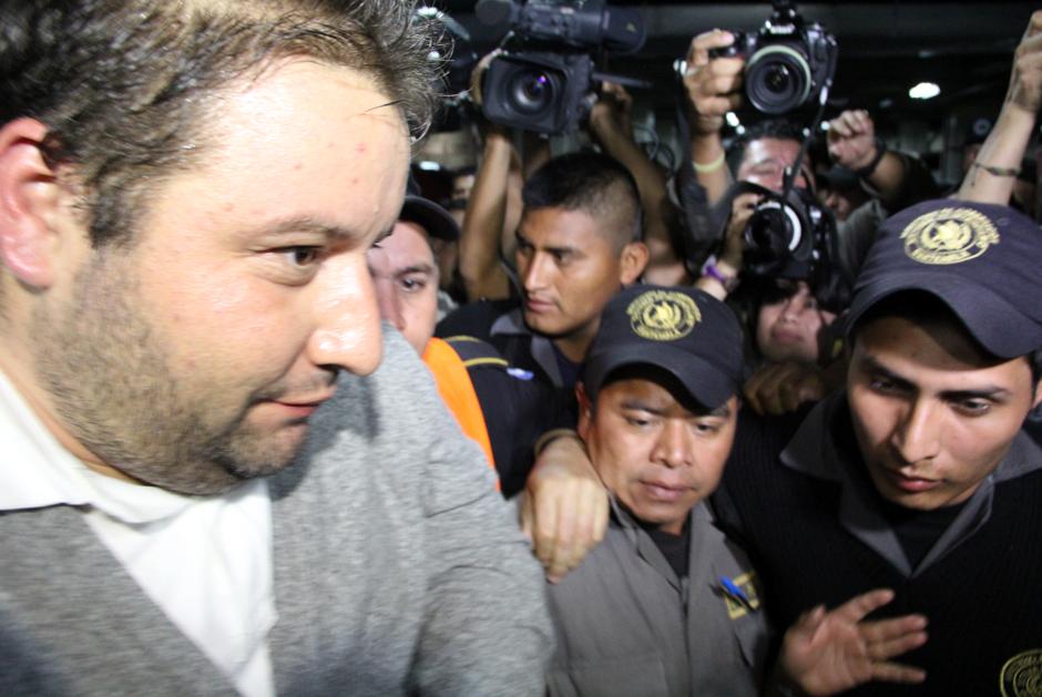 Roberto Barreda cuando era trasladado al Centro Preventivo de la zona 18. (Foto: Luis Barrios/Soy502)