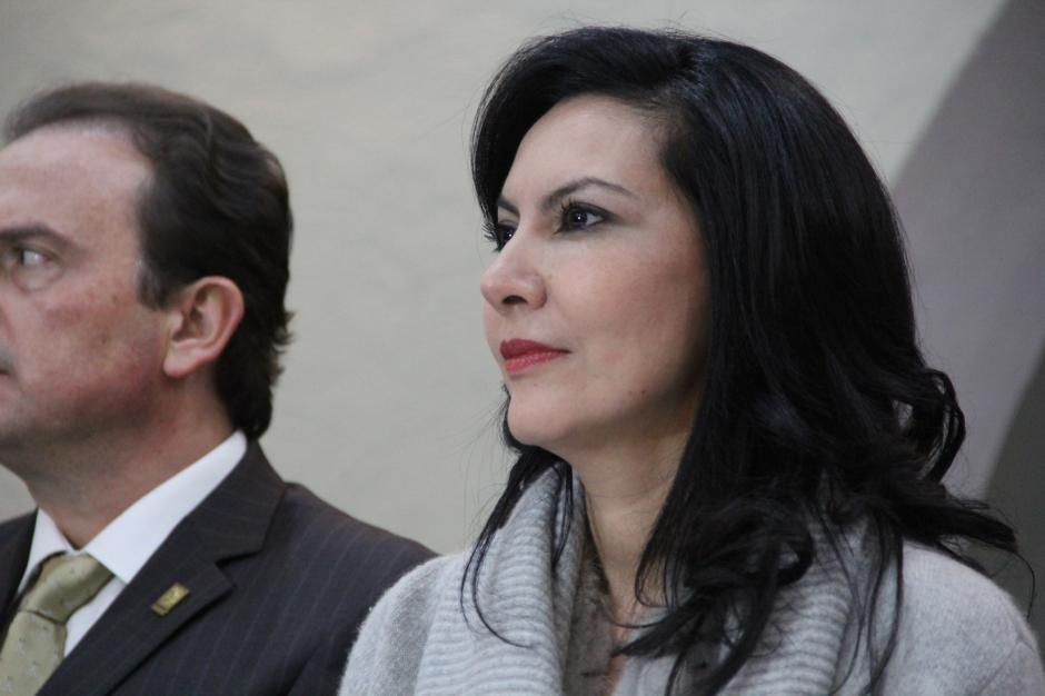 Tras padecer una gripe que le impidió continuar la gira de la campaña este fin de semana, la candidata presidencial Zury Ríos atendió a los medios de comunicación ante la resolución a su inscripción del TSE. (Foto: Roberto Caubilla/Soy502)