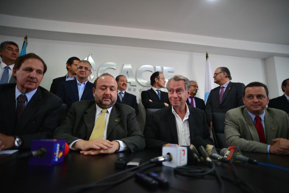Jorge Briz (C), presidente del Cacif, y otros miembros de la Junta Directiva, fueron respaldados por los presidentes de las cámaras empresariales que lo integran.. (Foto: Wilder López/Soy502)