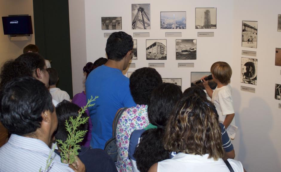 La visita del Museo Carlos F. Novella fue guiada por los ni&ntilde;os de la familia. (Foto: Magui Medina/Soy502)