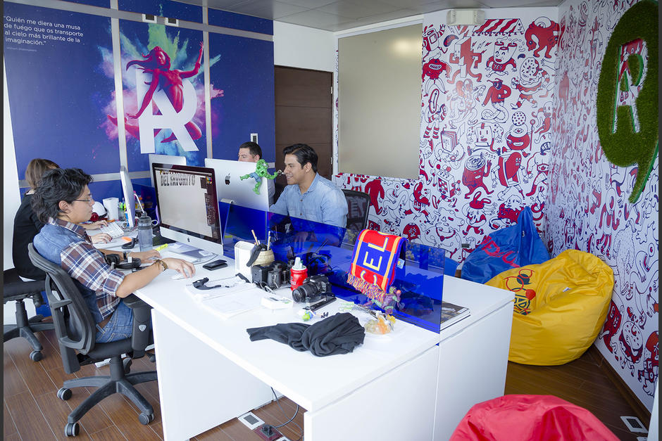 El ambiente de los dise&ntilde;adores est&aacute; dise&ntilde;ado para que puedan dar lo mejor de s&iacute;. (Foto: George Rojas/ Soy502)