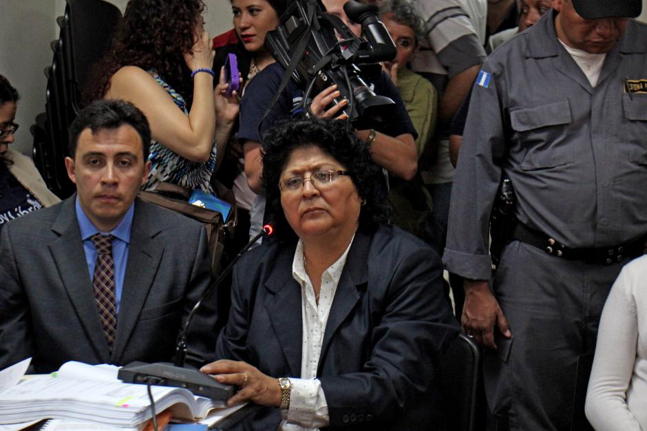 Mar&iacute;a del Rosario Acevedo Pe&ntilde;ante fue conocida como la fiscal "de hierro" y su carrera ha sido se&ntilde;alada en varias ocasiones. Regres&oacute; a tribunales esta vez como mandataria de la Vicepresidenta Roxana Baldetti. (Foto: Soy502)