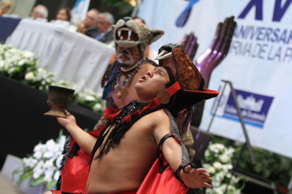 Una ceremonia Maya fue celebrada durante el acto de conmemoraci&oacute;n de la firma de los Acuerdos de Paz. &nbsp;(Foto: Ministerio de Cultura y Deportes)