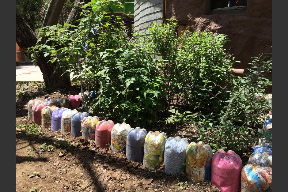 La Casa Sostenible cuenta con un huerto familiar que se riega con agua de lluvia. (Foto: Roberto Caubilla/Soy502)