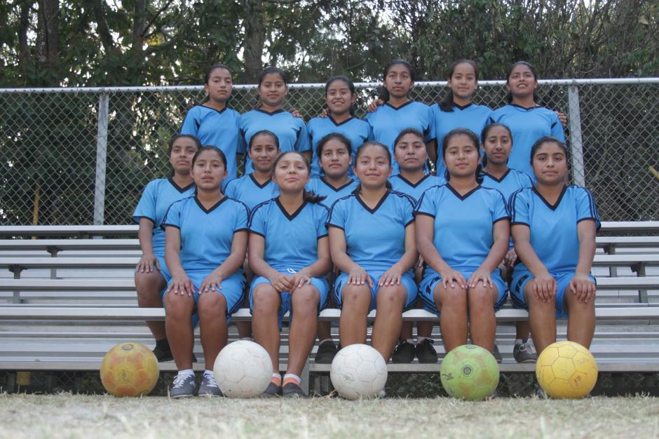 Este es el equipo de so&ntilde;adoras que representar&aacute; a Guatemala en el Mundial Escolar. (Foto: Douglas Suruy/Soy502)