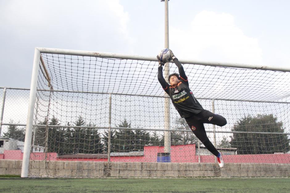 Juan Carlos Plata hijo, se entrega de lleno en cada entrenamiento. (Foto: Douglas Suruy/Soy502)