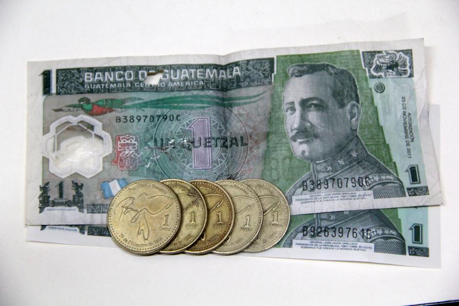 Los billetes de pl&aacute;stico de un quetzal dejar&aacute;n de circular (Foto: Esteban Biba/Soy502)&nbsp;