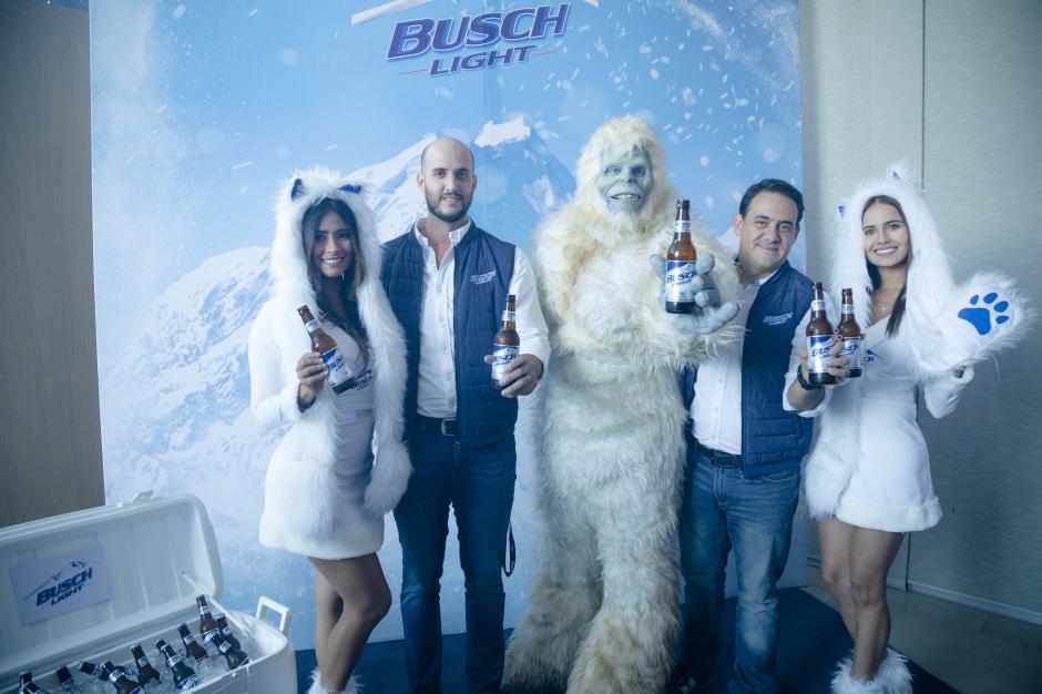 La idea de la campa&ntilde;a fue que "el yeti vino a Guatemala para compartir Busch Light con sus amigos". (Foto: George Rojas/Soy502)