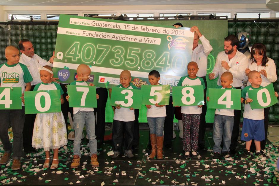 La Fundación Ayúdame a Vivir entregó el donativo final de la Campaña Únete Para Salvar Niños con Cáncer en las instalaciones de la UNOP. (Luis Barrios/Soy502)