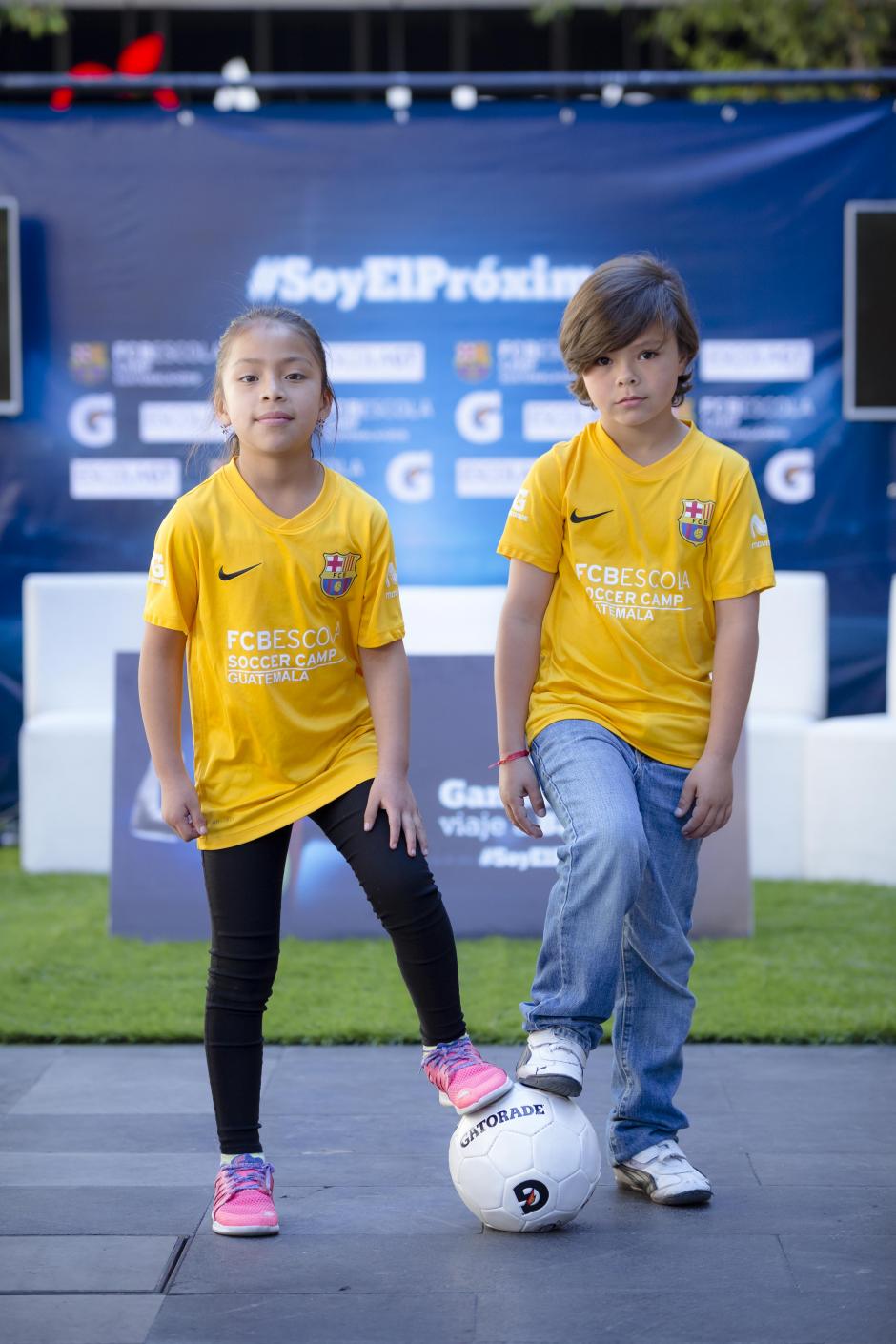 Emily y Nicol&aacute;s demostraron sus habilidades en la cancha y viajar&aacute;n a Barcelona. (Foto: George Rojas/Soy502)