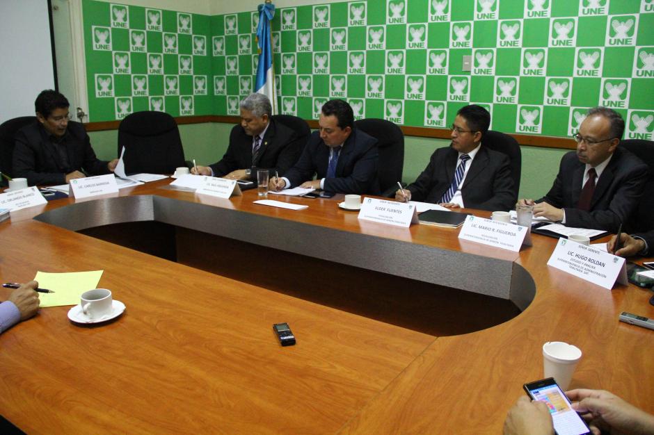 La SAT desembols&oacute; 18 millones 450 mil quetzales en bonos para sus empleados durante diciembre. (Foto: Alexis Batres/Soy502)