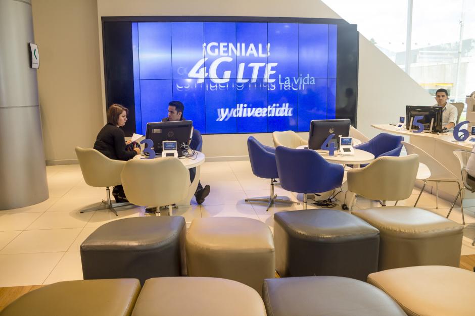 Salas amplias y modernas, con pantallas interactivas para las necesidades del usuario. (Foto: George Rojas/Soy502)