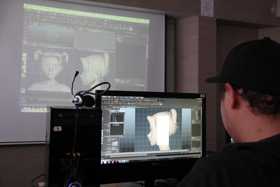 Los alumnos de la Fundaci&oacute;n C.A. pueden crear personajes animados con una computadora. &nbsp;(Foto: Antonio Ordo&ntilde;ez/Soy502)