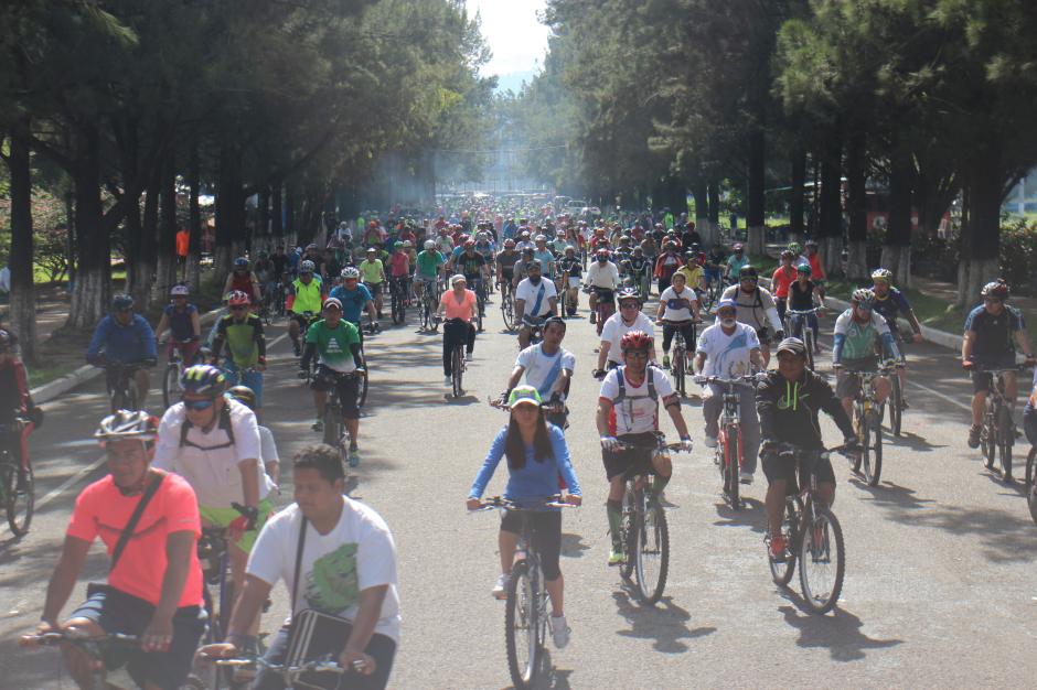Miles de ciclistas se dieron cita para celebrar el D&iacute;a Mundial sin Auto en Guatemala. &nbsp;(Foto: Alejandro Balan/Soy502)&nbsp;