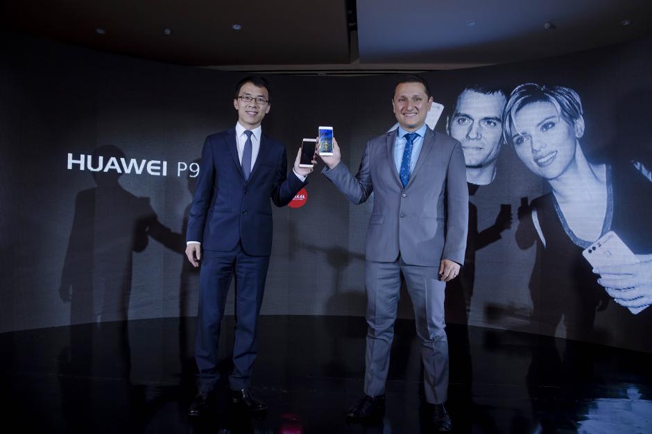 Representantes de Huawei Guatemala presentan el nuevo P9, que promete grandes prestaciones. (Foto: George Rojas/Soy502)