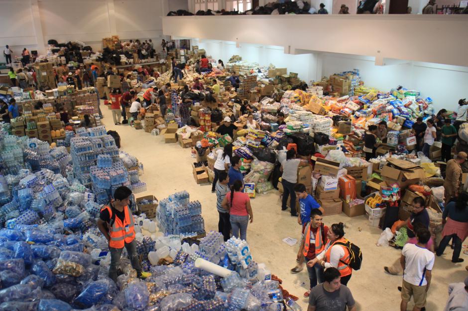 La municipalidad cuenta con tres unidades de trabajo y ocho comisiones quienes se mantienen activas desde el viernes con más de 1600 personas trabajando. (Foto: Alejandro Balám/Soy502)