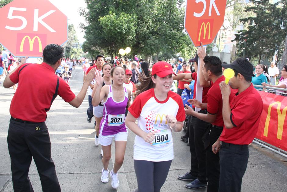 La carrera reuni&oacute; a familias completas y se dividi&oacute; en distancias de 5 y 10 kil&oacute;metros. (Foto: Antonio Ordo&ntilde;ez/Soy502)