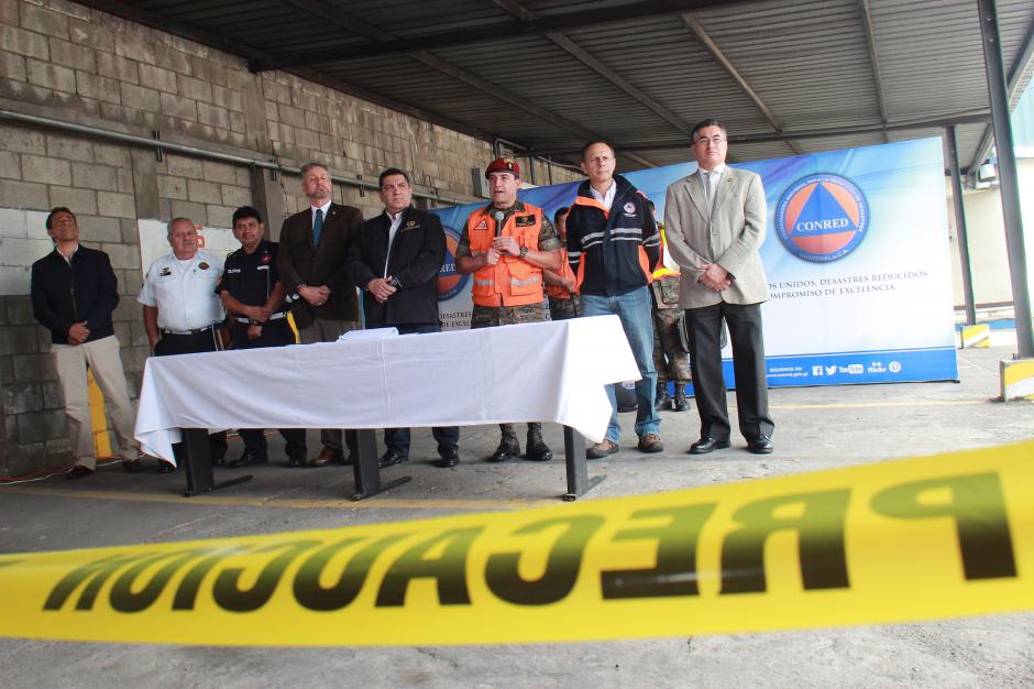 Miembros del Consejo de la Conred dieron a conocer los detalles tras la suspensión de la búsqueda en El Cambray II. (Foto: Alejandro Balán/Soy502)