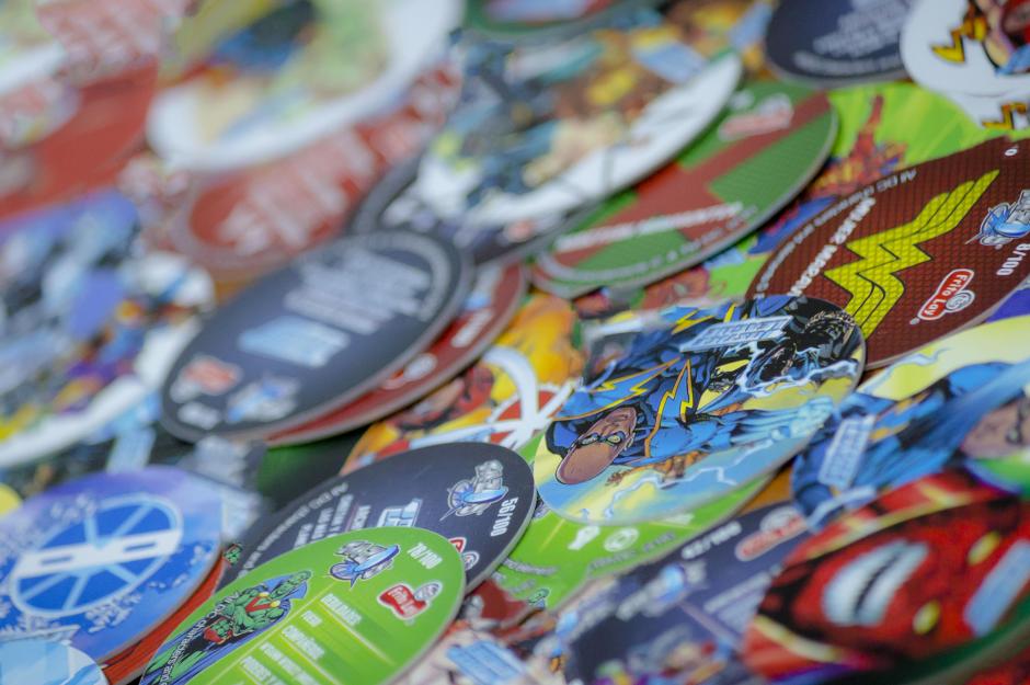 Los personajes favoritos de "La Liga de la Justicia" disponibles en los nuevos tazos de Frito Lay. (Foto: George Rojas/Soy502)&nbsp;