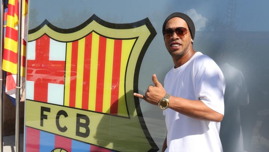 Ronaldinho volver&aacute; al FC Barcelona. (Foto: Twitter)