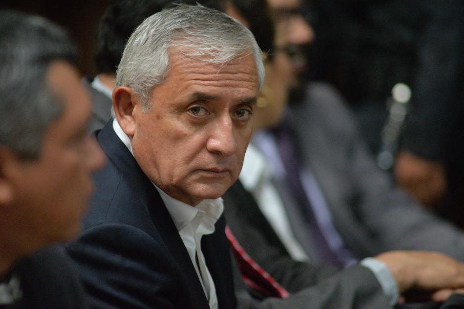 Otto P&eacute;rez Molina escucha atento las sindicaciones del MP en su contra. (Foto: Wilder L&oacute;pez/Soy502)