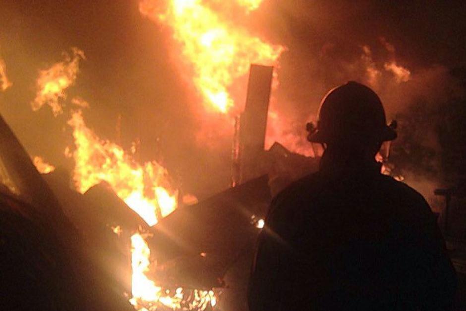 Un incendio consumi&oacute; un predio en San Crist&oacute;bal. (Foto: Bomberos Municipales)