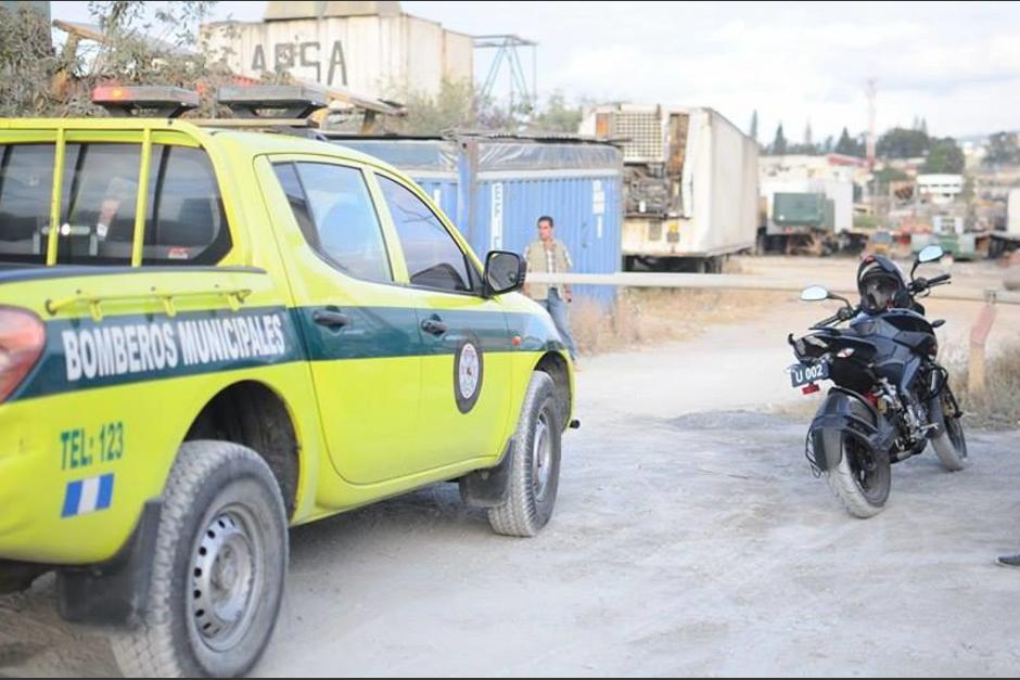 La seguridad privada del predio impidi&oacute; el ingreso de m&aacute;s bomberos. (Foto: Alejandro Balan/Soy502)