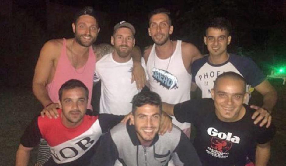 Messi y sus amigos de la infancia cenaron juntos en las vacaciones de navidad. (Foto: Instagram)