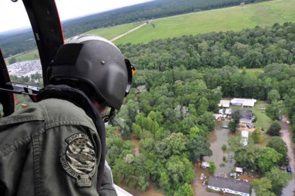 Al menos 14 mil personas fueron llevadas a albergues para evitar riesgos. (Foto: AFP)