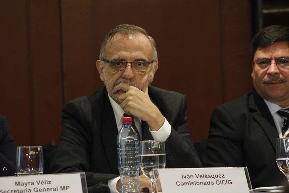 Iv&aacute;n Vel&aacute;squez, en el evento organizado en conjunto con ICEFI, donde propuso un nuevo impuesto para financiar al sistema de administraci&oacute;n de justicia. (Foto: Jorge Sente/Soy502).