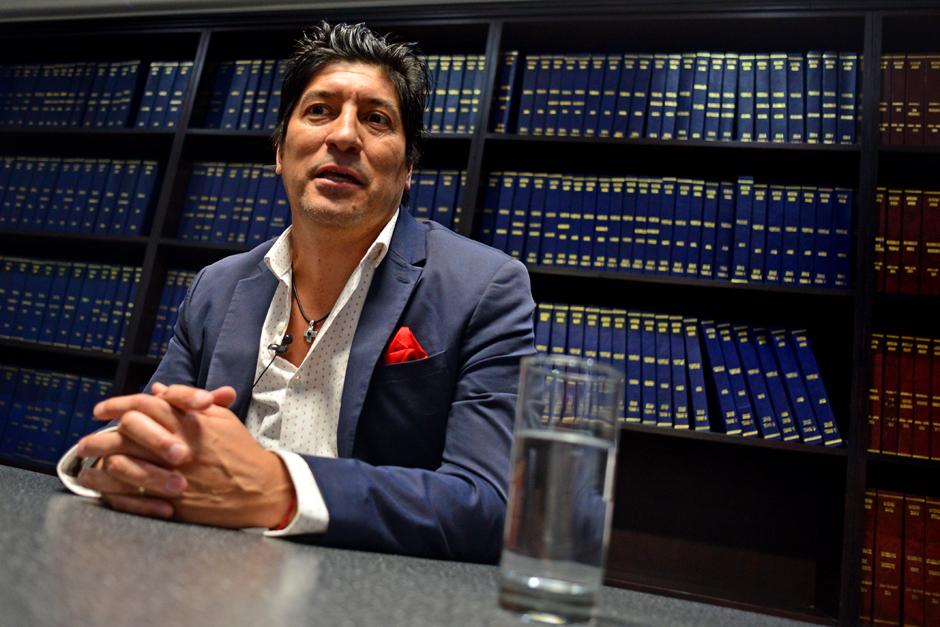 Iv&aacute;n Zamorano visit&oacute; las oficinas de Soy502 y Nuestro Diario. (Foto: Jos&eacute; D&aacute;vila /Soy502)