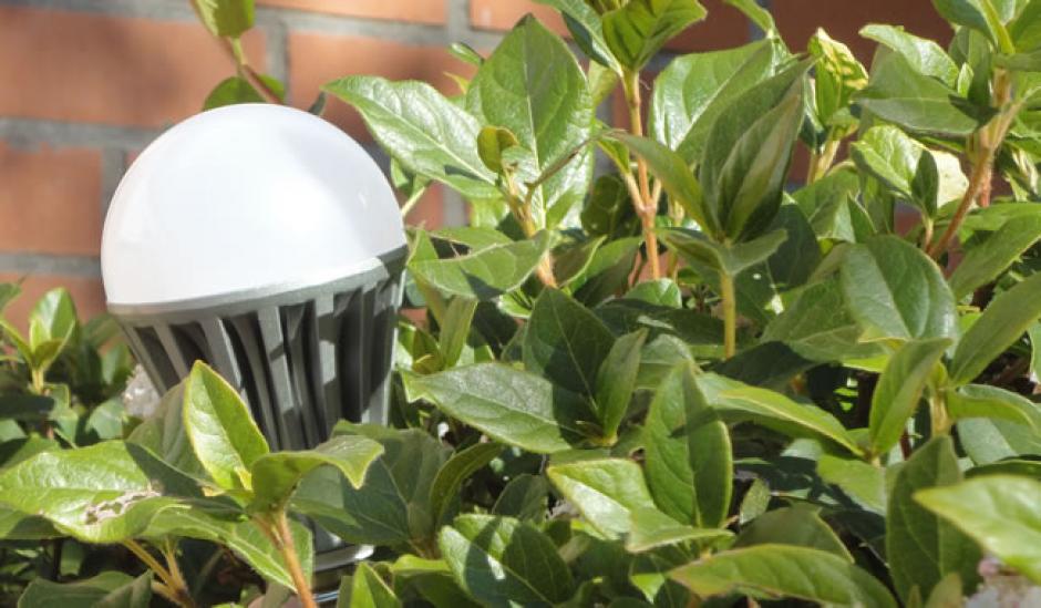 Entre sus caracter&iacute;sticas t&eacute;cnicas, destacan su fabricaci&oacute;n con tecnolog&iacute;a LED, que es reparable y que tiene un consumo de 3,5 W. (Foto: ABC.es)